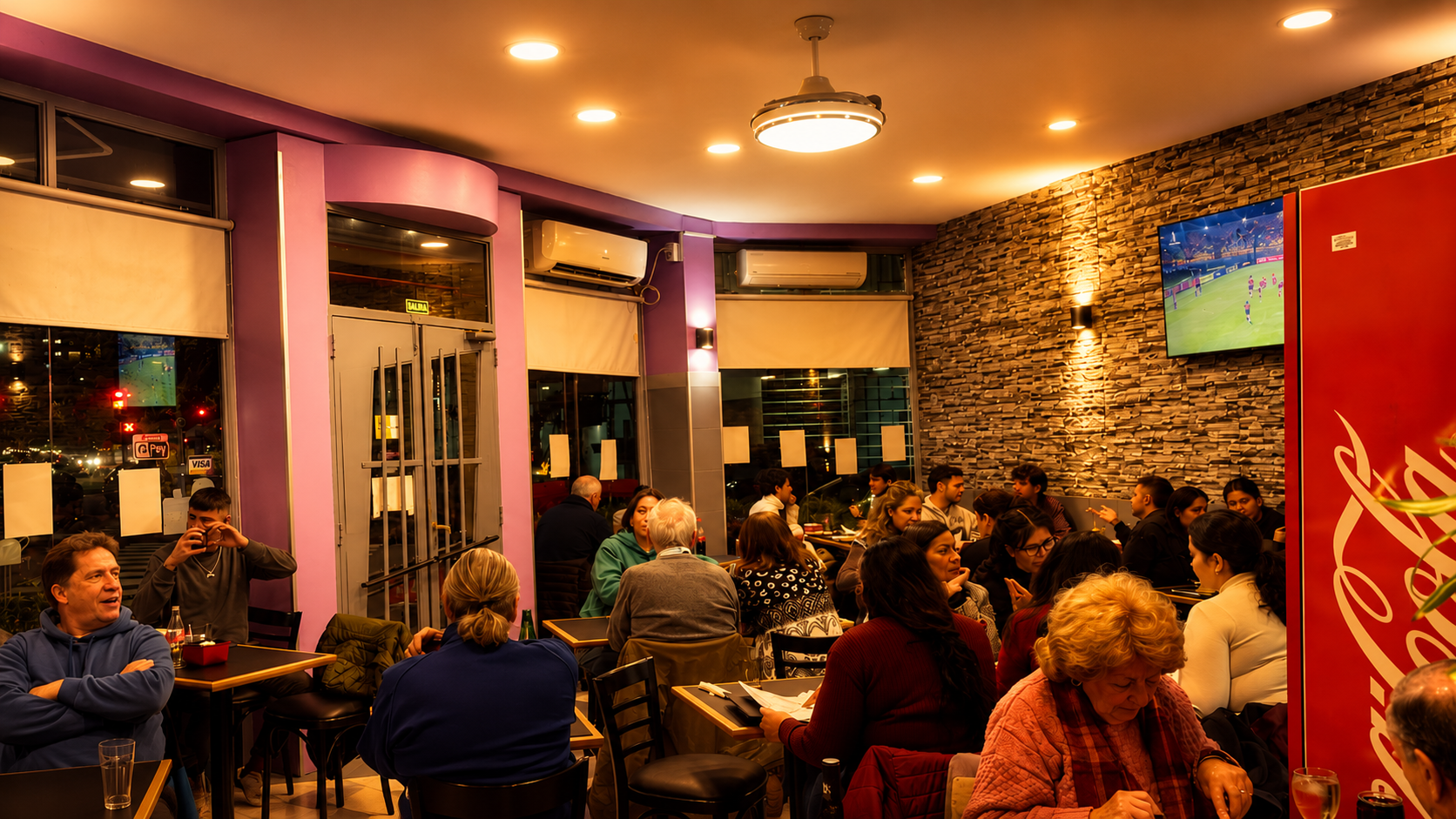 Salón cálido del restaurante